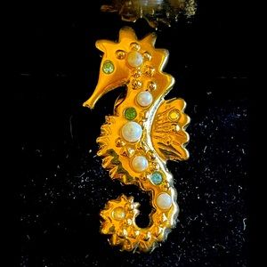 Nautical seahorse pin gold Avon